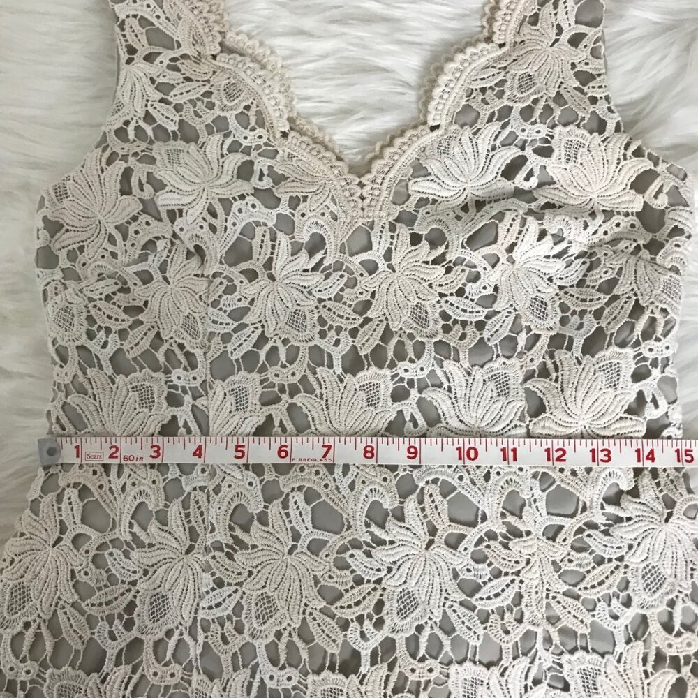 Ann Taylor  Lace V-neck Sleeveless Dress Ivory & Cream Size 2  NWT - Picture 8 of 13